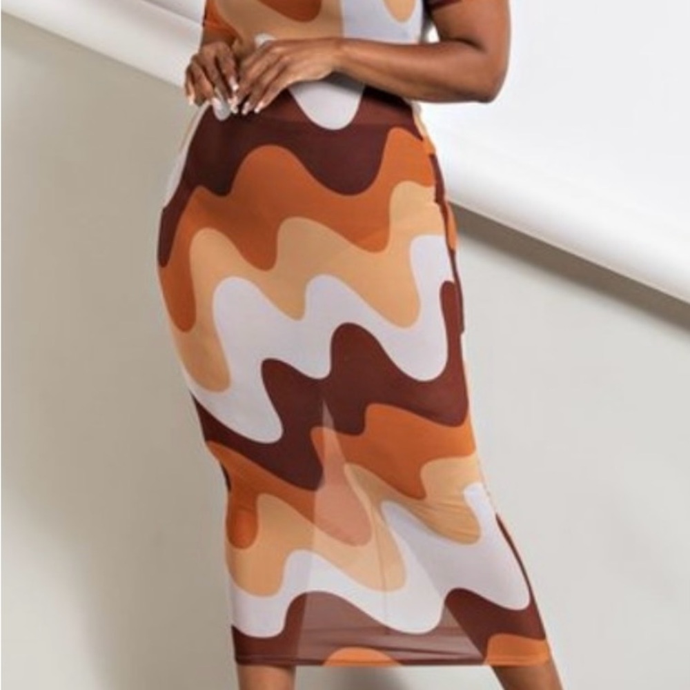 Chic Sheer Multicolor Wave Pattern Dress